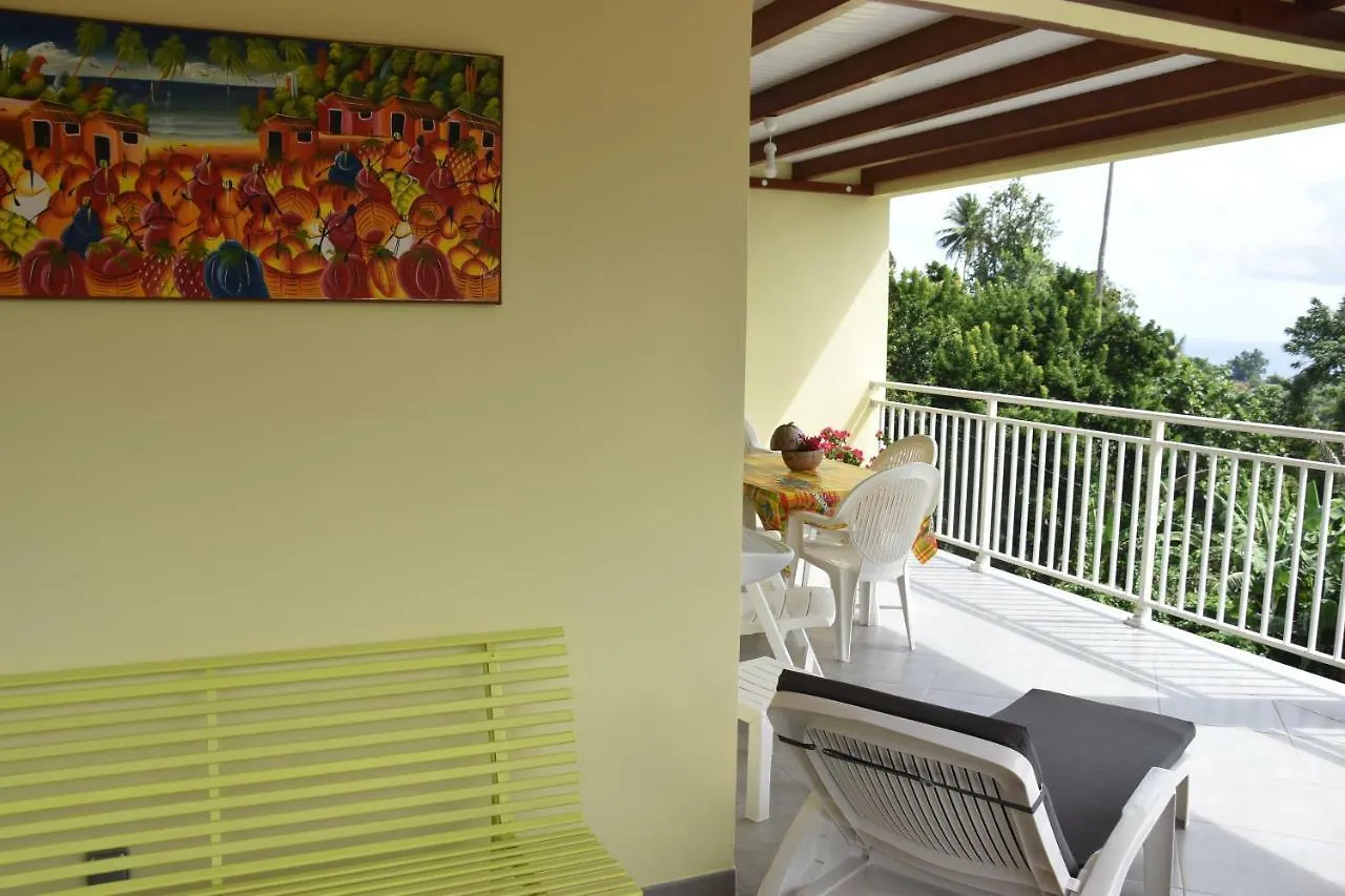 Haut De Villa Dans Son Ecrin De Verdure Sainte-Marie