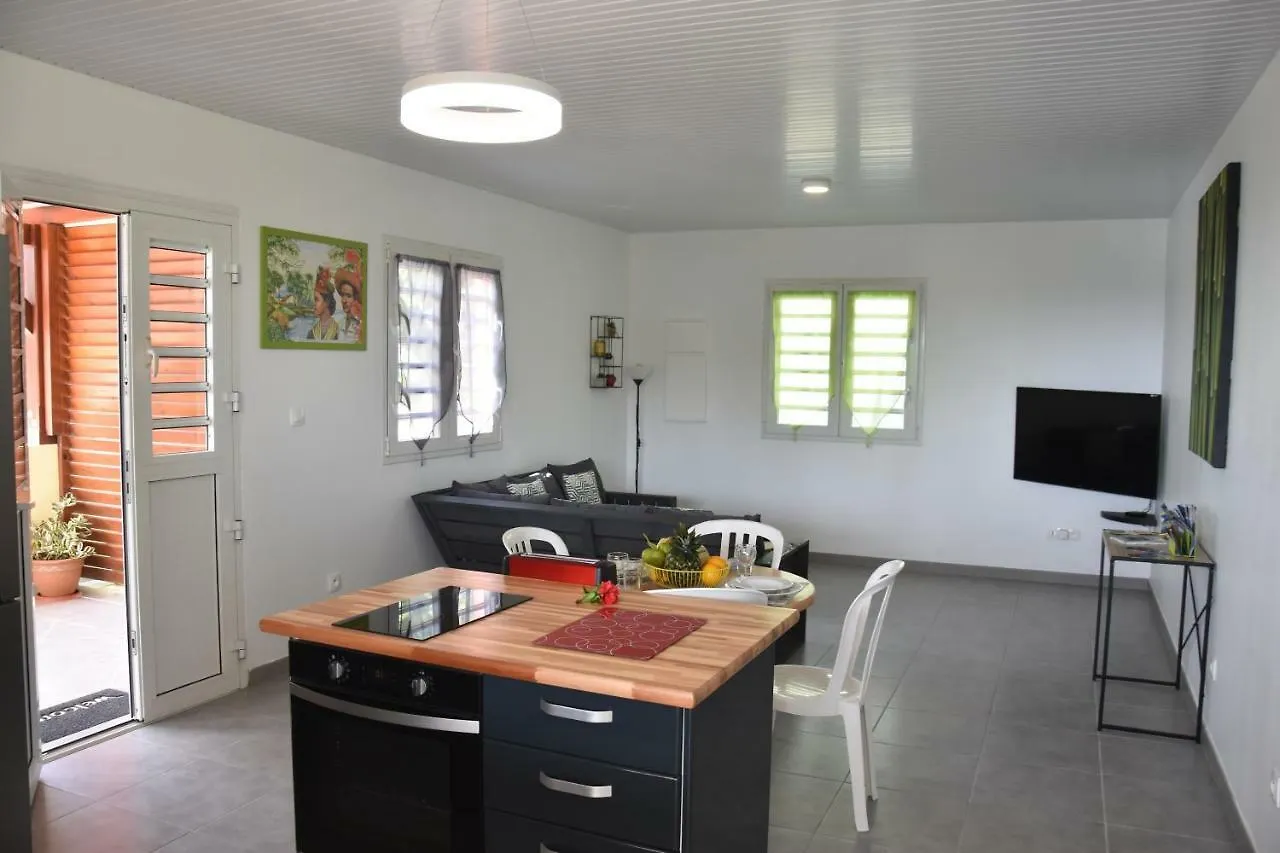Haut De Villa Dans Son Ecrin De Verdure Sainte-Marie 0*,  Martinique